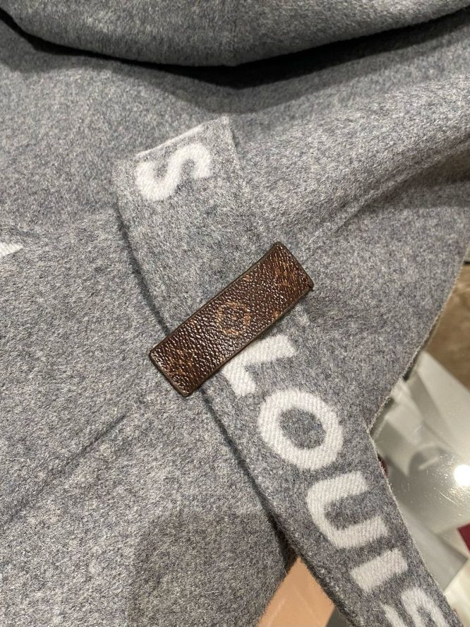 LOUIS VUITTON- LADYS CASHMERE LONG-JACKET