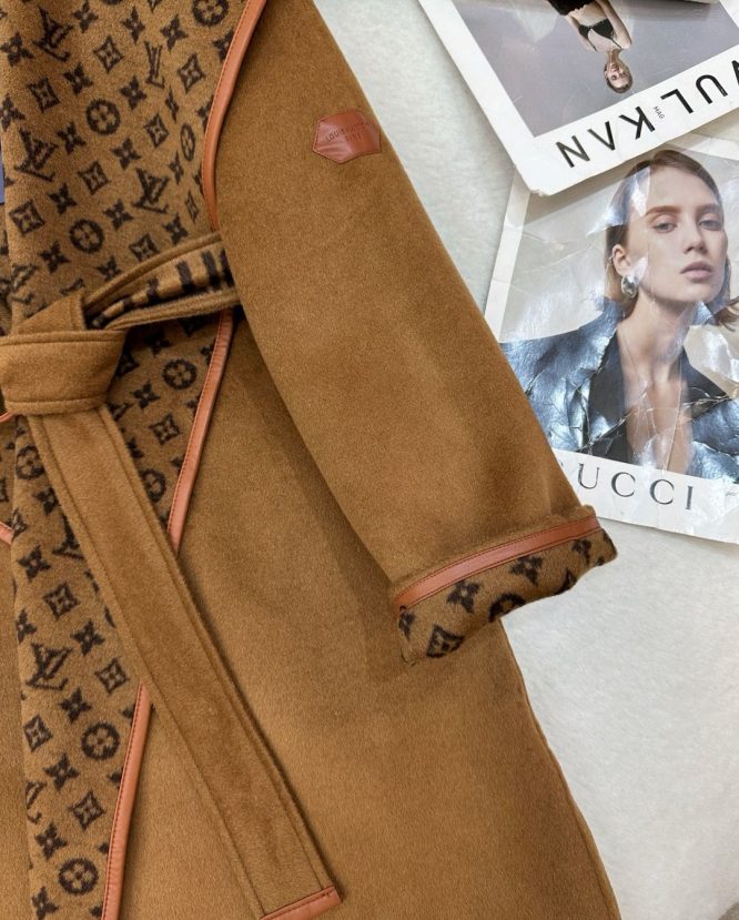 LOUIS VUITTON- LADYS CASHMERE LONG-JACKET