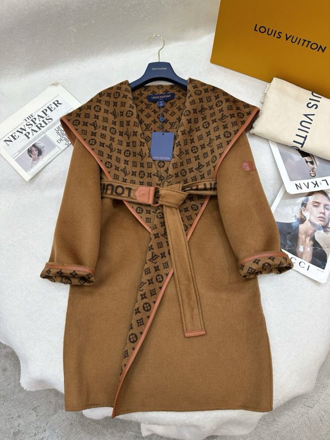 LOUIS VUITTON- LADYS CASHMERE LONG-JACKET