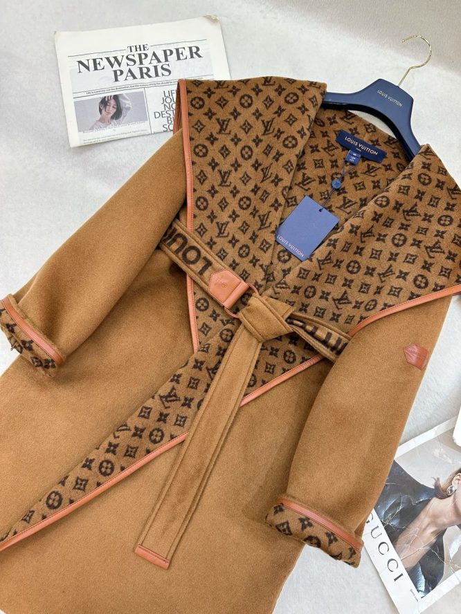 LOUIS VUITTON- LADYS CASHMERE LONG-JACKET