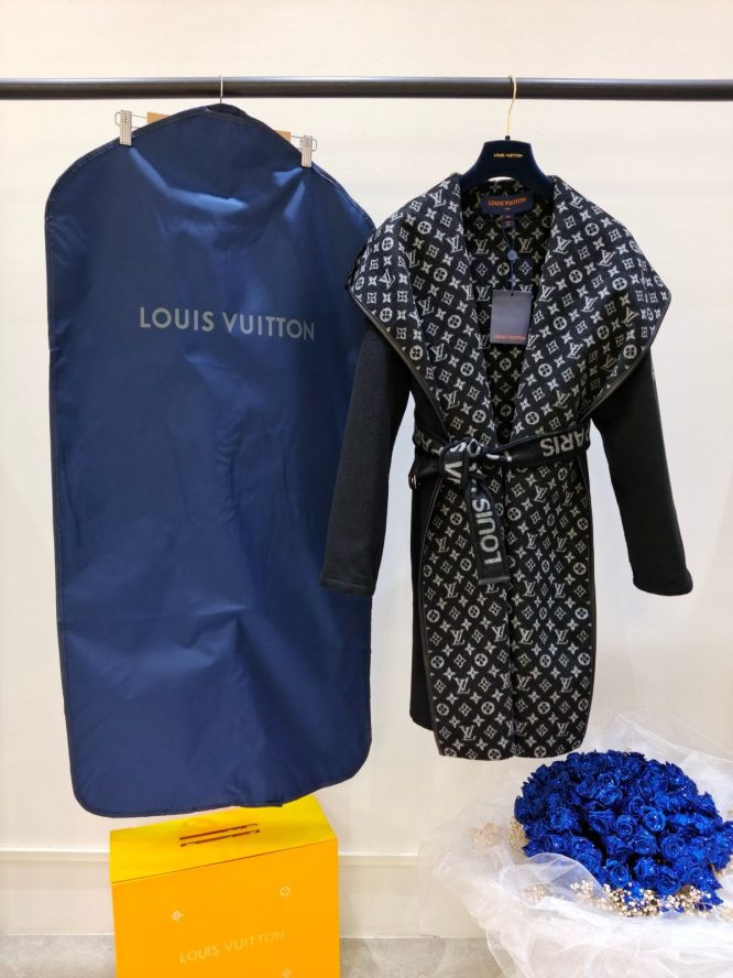 LOUIS VUITTON- LADYS CASHMERE LONG-JACKET
