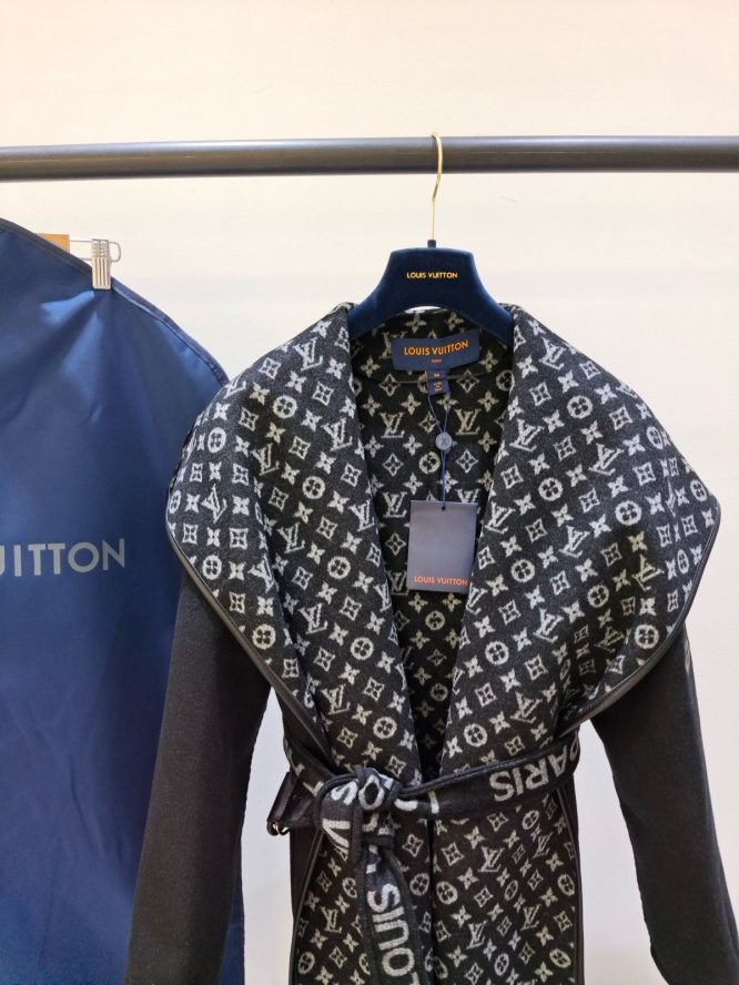 LOUIS VUITTON- LADYS CASHMERE LONG-JACKET
