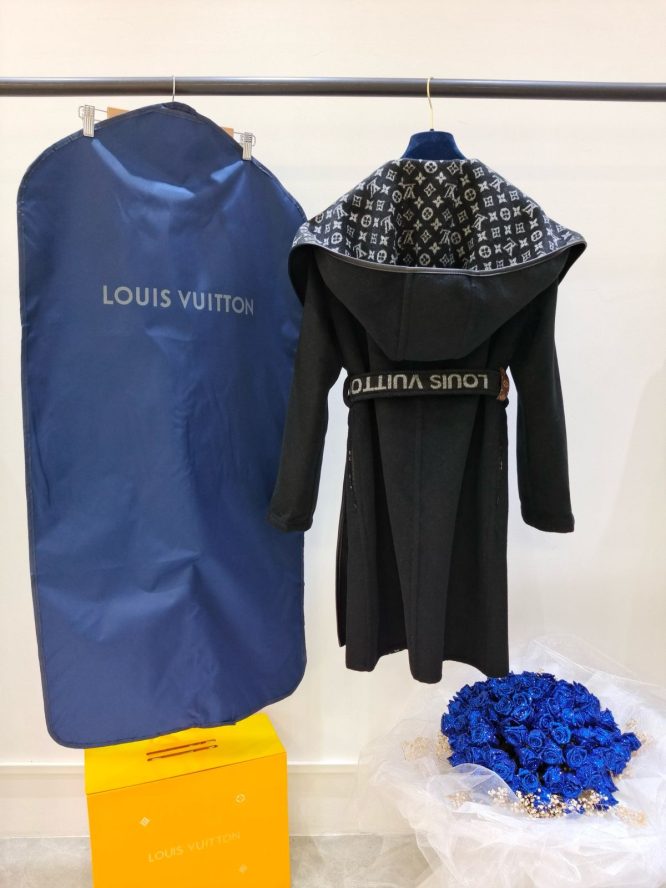 LOUIS VUITTON- LADYS CASHMERE LONG-JACKET