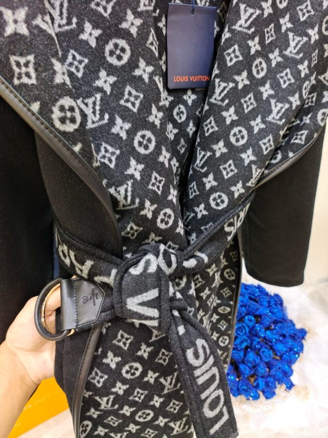 LOUIS VUITTON- LADYS CASHMERE LONG-JACKET