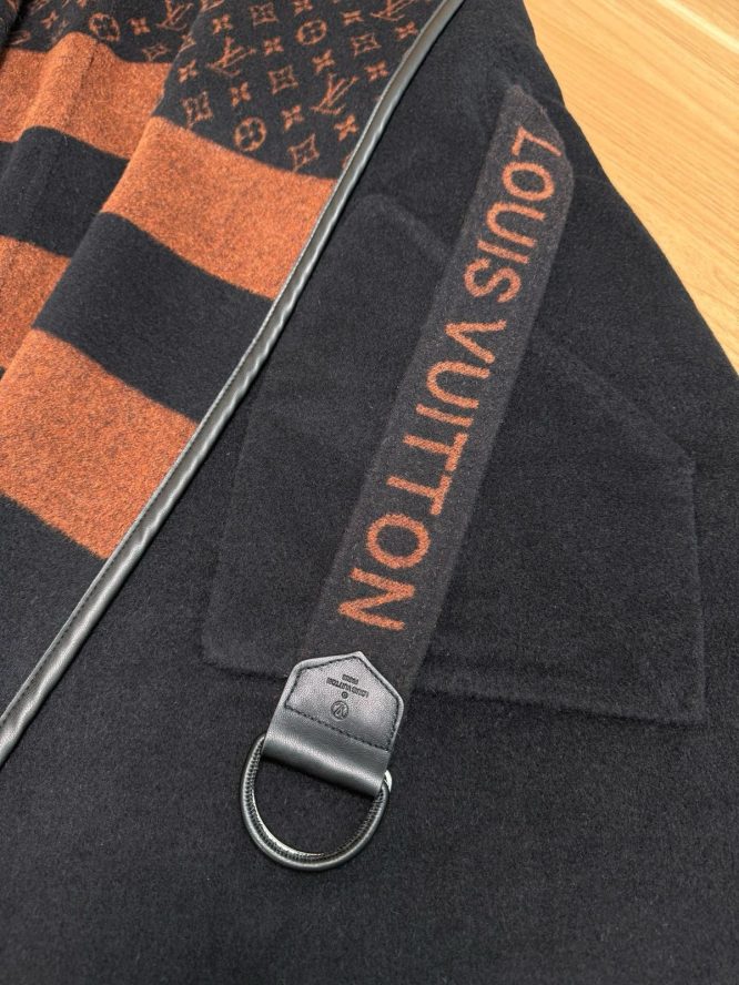 LOUIS VUITTON- LADYS CASHMERE- LONG-FREE SIZE