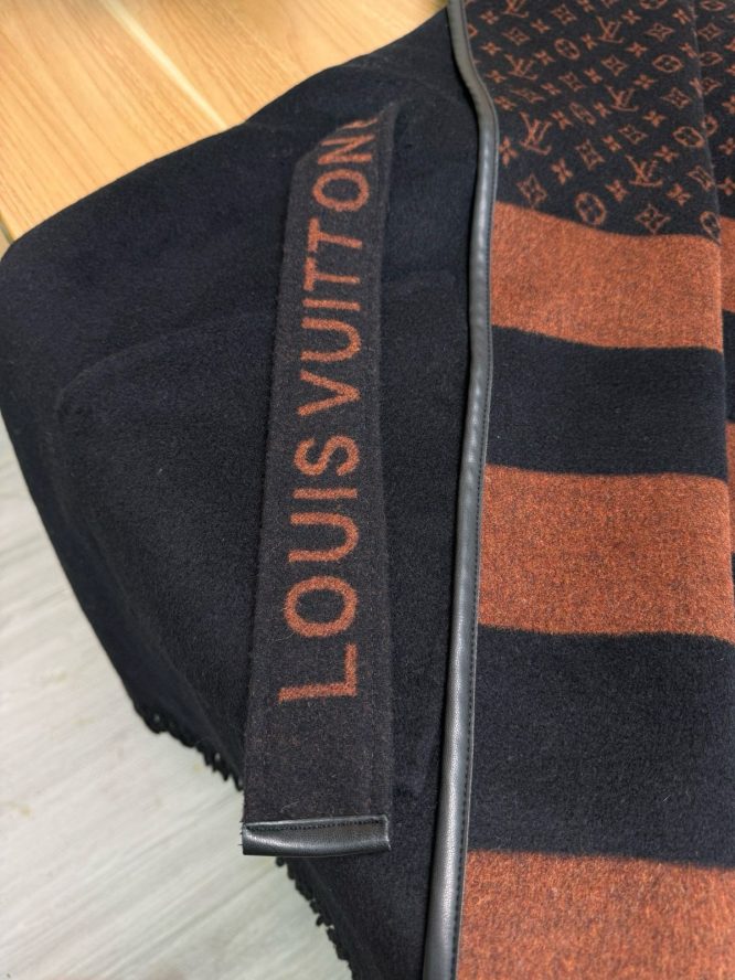 LOUIS VUITTON- LADYS CASHMERE- LONG-FREE SIZE
