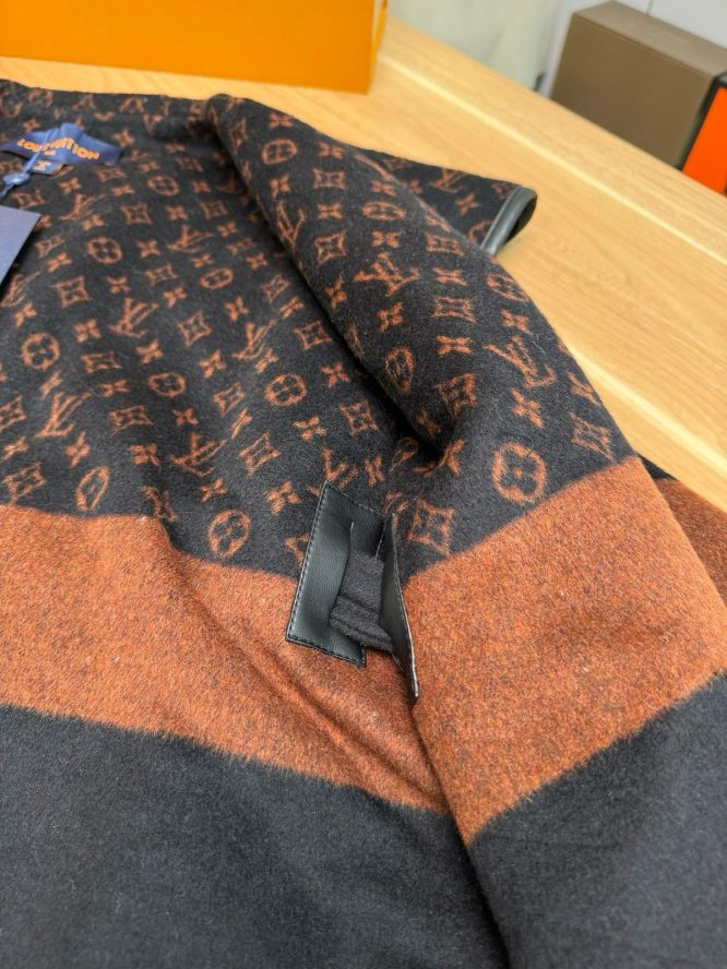 LOUIS VUITTON- LADYS CASHMERE- LONG-FREE SIZE