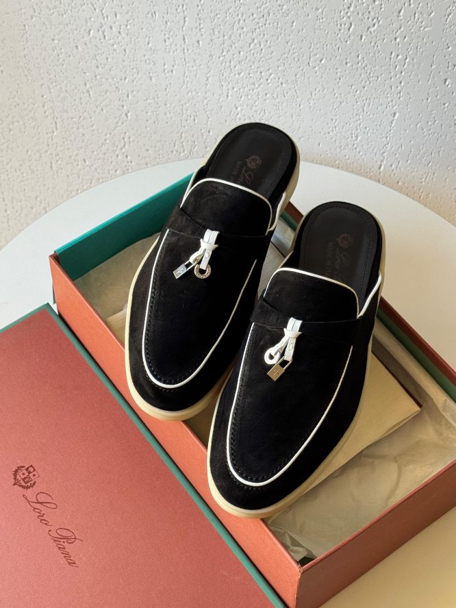 LORO PIANA-SUMMER CHARMS-WALK