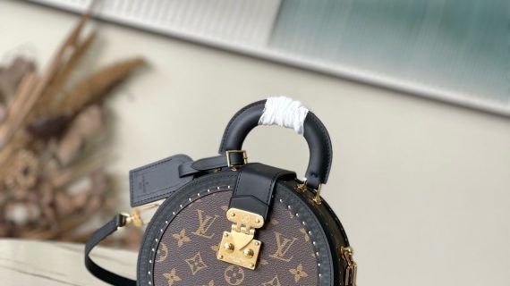 LOUIS VUITTON- BOITE CHAPEAU- BAG