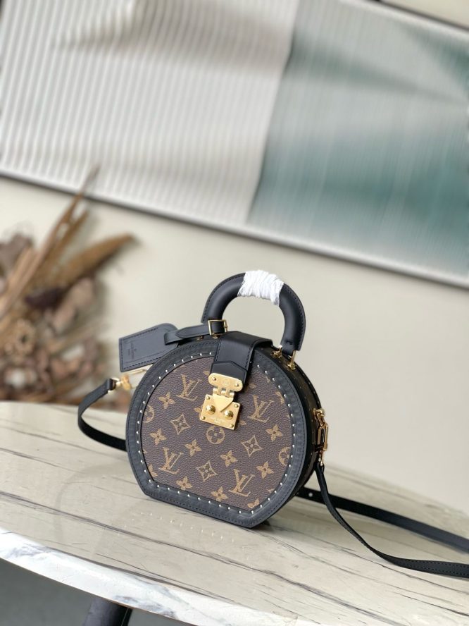 LOUIS VUITTON- BOITE CHAPEAU- BAG