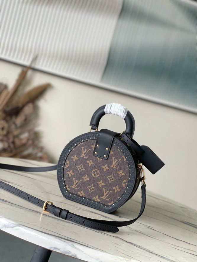 LOUIS VUITTON- BOITE CHAPEAU- BAG