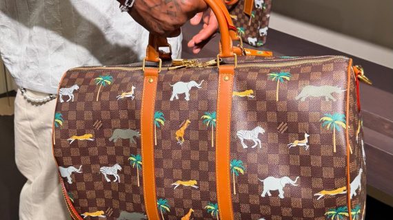 LOUIS VUITTON--KEEP ALL-BAG