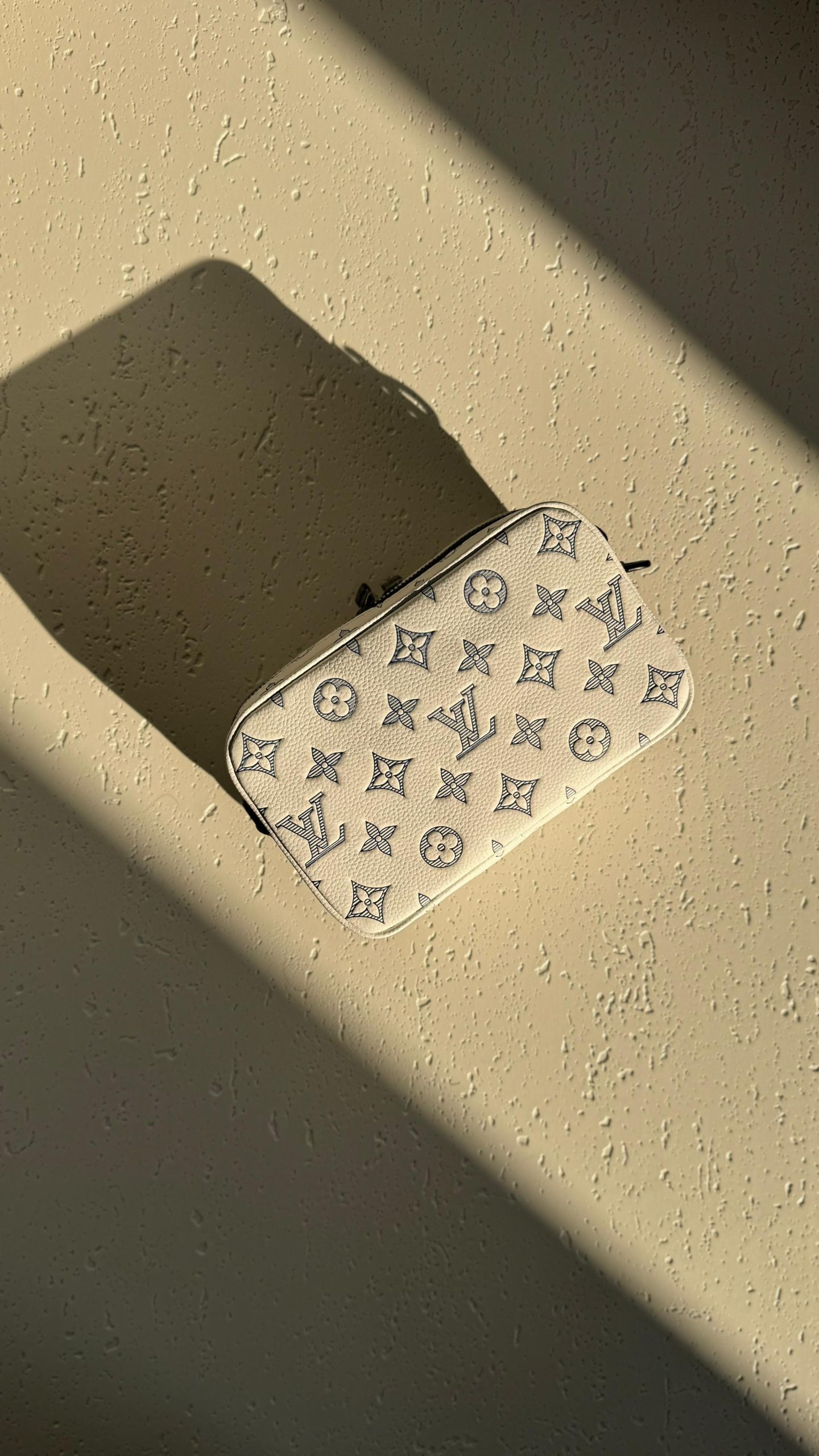 LOUIS VUITTON-WALLET-MEN