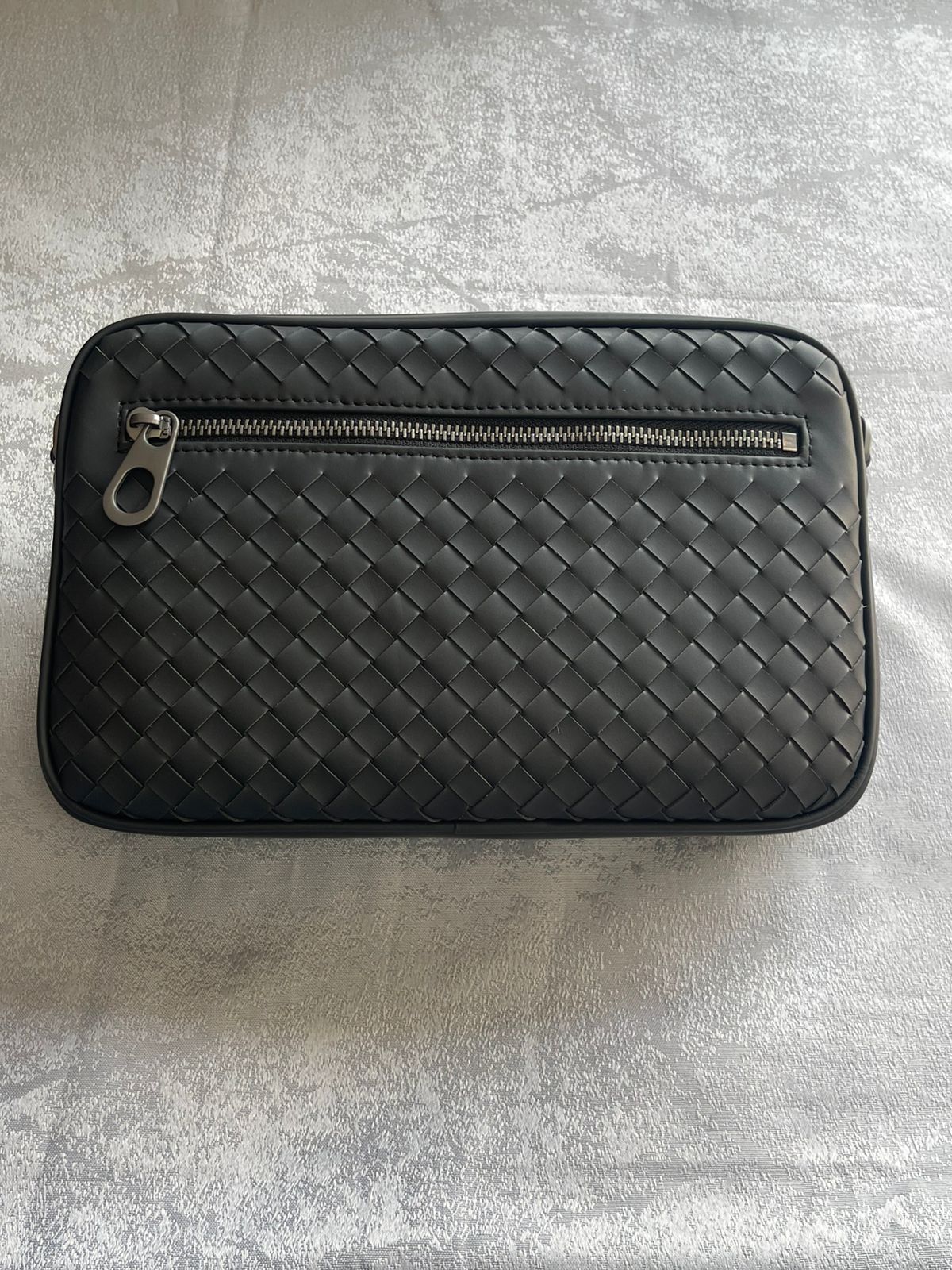 BOTTEGA VENETA-MESSANGER-BAG-MAN