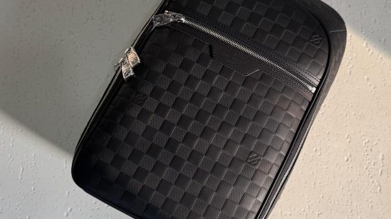 LOUIS VUITTON-BACK PACK-MEN